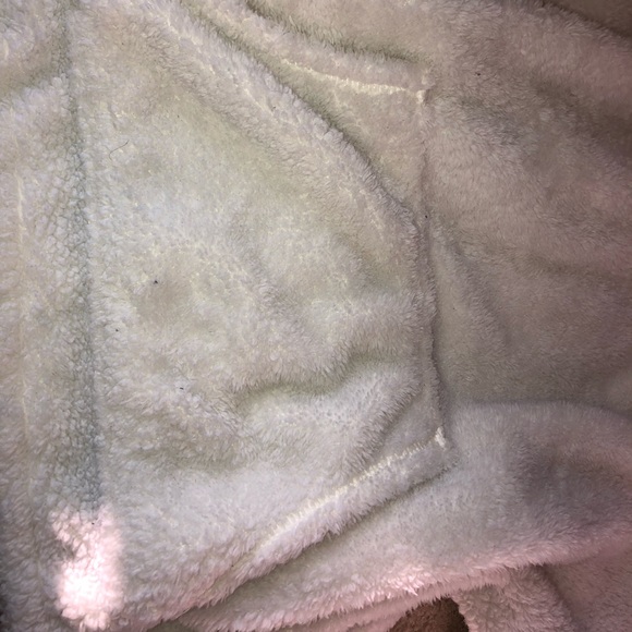 Off White H&M Sherpa Sweatshirt🖤 - Picture 3 of 6